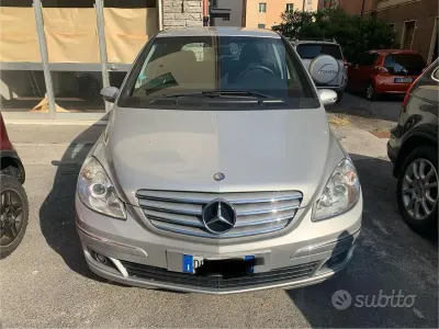 Usata Mercedes B180 109 CV (80 kW) 2007 Grigio Monovolume