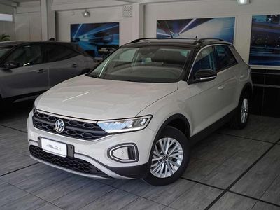Usata VW T-Roc Life 110 CV (80 kW) 2023 Ascort grey SUV