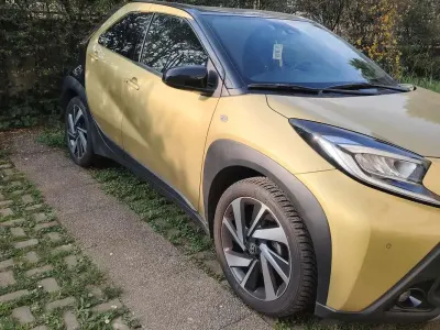 Usata Toyota Aygo X 72 CV (52 kW) 2023 Oro SUV