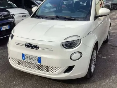 Usata Fiat 500e Passion 42 kW (58 CV) 2023 Bianco Utilitaria