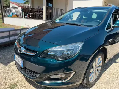 Usata Opel Astra Sport 136 CV (100 kW) 2015 Verde Station wagon