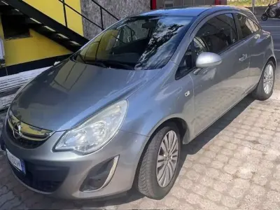 Usata Opel Corsa Edition 86 CV (63 kW) 2011 Grigio Utilitaria