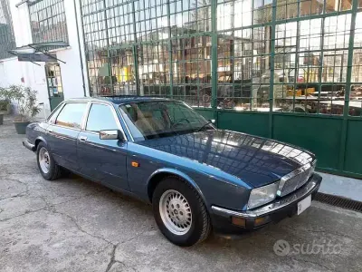 Usata Jaguar XJ6 Sovereign 213 CV (156 kW) 1988 Blu Berlina