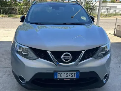 Usata Nissan Qashqai Tekna 131 CV (96 kW) 2016 Argento SUV