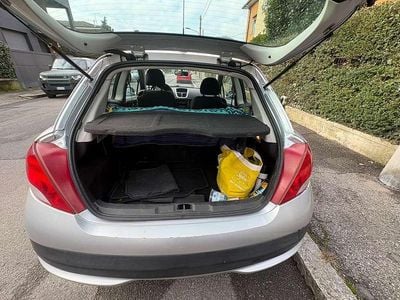 Usata Peugeot 207 68 CV (50 kW) 2010 Argento Berlina