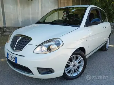 Usata Lancia Ypsilon 69 CV (50 kW) 2011 Bianco Utilitaria