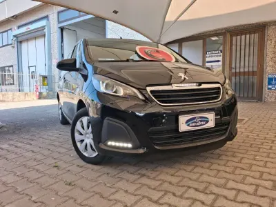 Usata Peugeot 108 Active 72 CV (52 kW) 2018 Metallizzato  nero