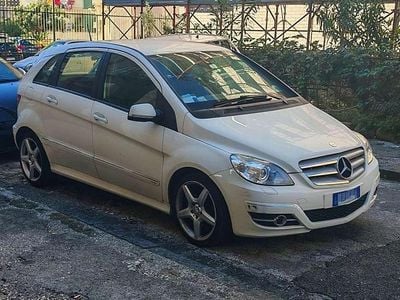 Usata Mercedes B200 193 CV (141 kW) 2009 Bianco Monovolume