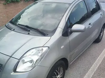 Usata Toyota Yaris Sol 69 CV (50 kW) 2006 Grigio Berlina