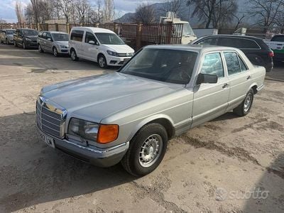 Usado Mercedes 380 204 CV (150 kW) 1982 Gris Berlina
