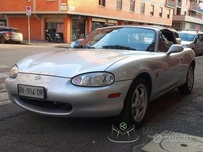 Usata Mazda MX5 110 CV (80 kW) 1999 Grigio Cabrio