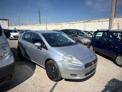Usata Fiat Grande Punto Dynamic 75 CV (55 kW) 2007 Grigio Utilitaria