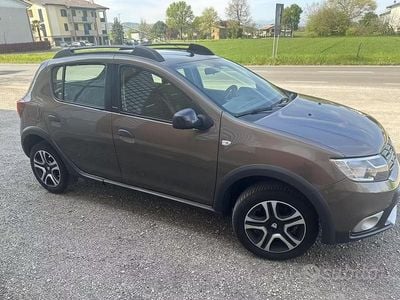 Usata Dacia Sandero Stepway 90 CV (66 kW) 2018 Marrone Berlina
