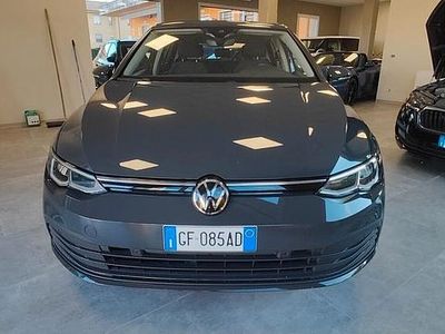 Usata VW Golf VIII Life 130 CV (95 kW) 2021 Grigio Berlina