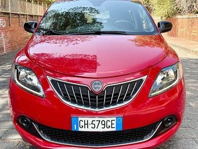 Usata Lancia Ypsilon Gold 69 CV (50 kW) 2022 Rosso Utilitaria