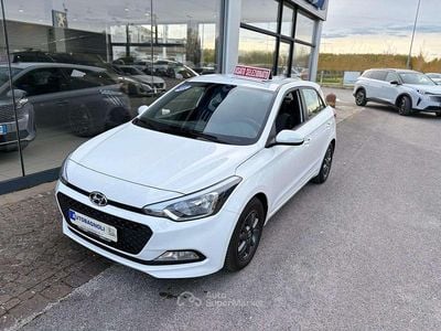 Usata Hyundai i20 Blackline 75 CV (55 kW) 2017 Bianco Berlina