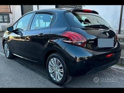 Usata Peugeot 208 Allure 82 CV (60 kW) 2016 Nero Utilitaria