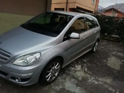 Usata Mercedes B180 116 CV (85 kW) 2009 Argento Monovolume