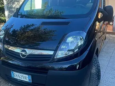 Usata Opel Vivaro 146 CV (107 kW) 2014 Nero Monovolume
