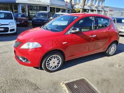 Usata Lancia Ypsilon Silver 69 CV (50 kW) 2017 Rosso pastello Utilitaria