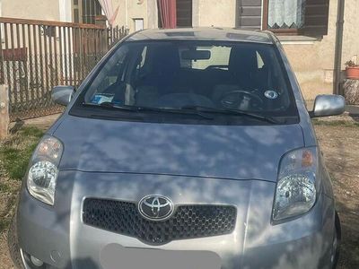 usata Toyota Yaris 1.0i 16V cat 3 porte