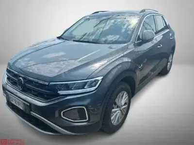Usata VW T-Roc Life 150 CV (110 kW) 2023 Grigio SUV