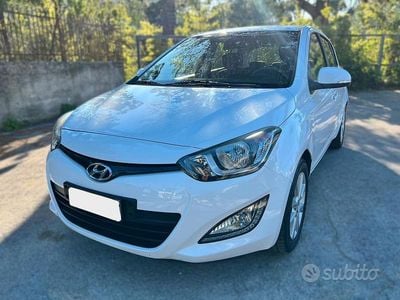 Usata Hyundai i20 Edition 85 CV (62 kW) 2014 Bianco Utilitaria