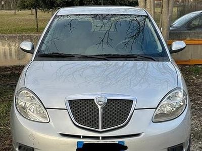 Begagnad Lancia Ypsilon 90 HK (66 kW) 2006 Grå Halvkombi