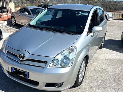 Usata Toyota Corolla Verso 2005 Grigio Monovolume