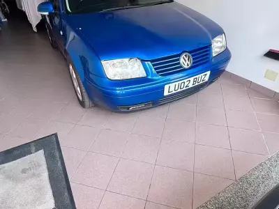 Usata VW Bora 130 CV (95 kW) 2002 Blu Berlina