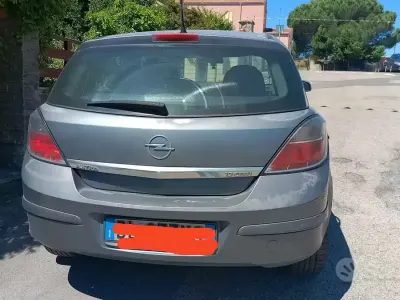 Usata Opel Astra 101 CV (74 kW) 2007 Grigio Berlina