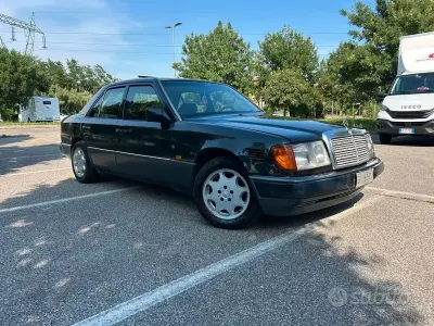 Usata Mercedes 300 143 CV (105 kW) 1988 Nero Berlina