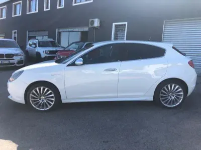Gebraucht Alfa Romeo Giulietta Exclusive 140 PS (102 kW) 2013 Weiß Kleinwagen