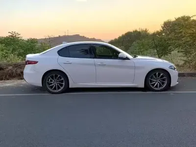 Usata Alfa Romeo Giulia 150 CV (110 kW) 2016 Bianco Berlina