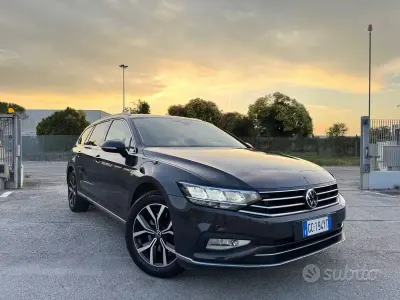 Usata VW Passat Executive 150 CV (110 kW) 2020 Grigio Station wagon