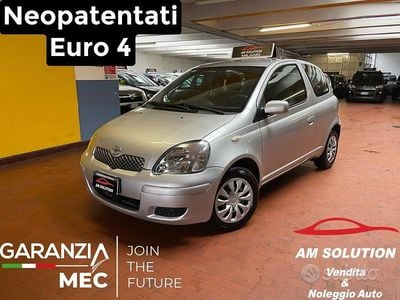 Usata Toyota Yaris 65 CV (47 kW) 2005 Grigio Berlina
