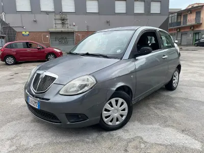 Usata Lancia Ypsilon 75 CV (55 kW) 2008 Grigio Utilitaria