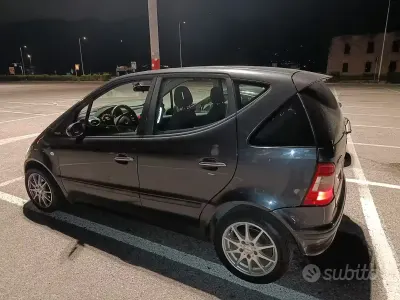 Usata Mercedes A160 102 CV (75 kW) 2000 Grigio Berlina