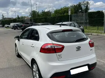 Usata Kia Rio 83 CV (61 kW) 2015 Bianco Berlina