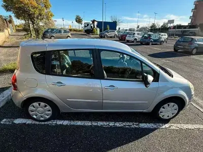 Usata Renault Modus 85 CV (62 kW) 2009 Grigio Monovolume