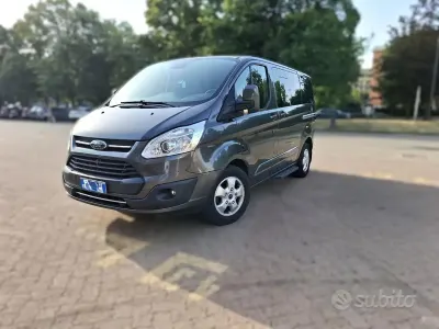 Usata Ford T 131 CV (96 kW) 2018 Grigio Monovolume