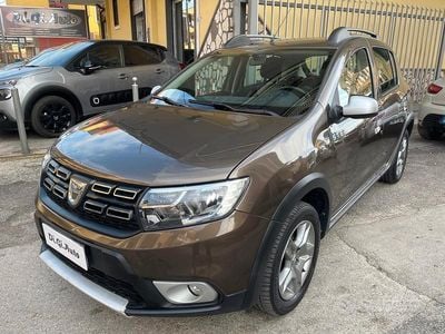 Usata Dacia Sandero Stepway 90 CV (66 kW) 2018 Grigio Berlina