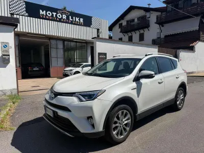 Usata Toyota RAV4 Hybrid Lounge 155 CV (114 kW) 2017 Bianco SUV