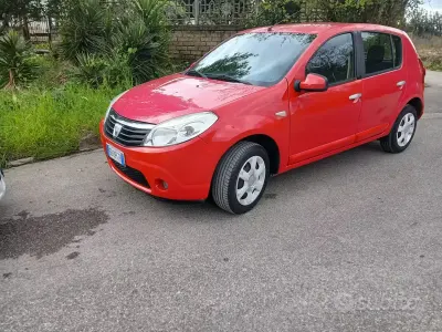 Usata Dacia Sandero 72 CV (52 kW) 2010 Rosso Berlina