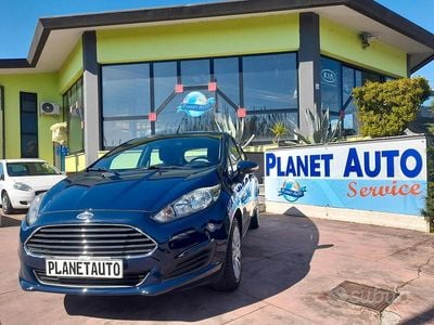Usata Ford Fiesta 95 CV (69 kW) 2015 Blu Berlina