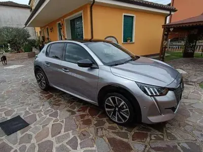 Usata Peugeot 208 GT 101 CV (74 kW) 2022 Utilitaria