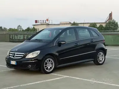 Begagnad Mercedes B200