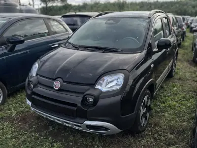 Usata Fiat Panda Cross Cross 70 CV (51 kW) 2024 Nero Utilitaria