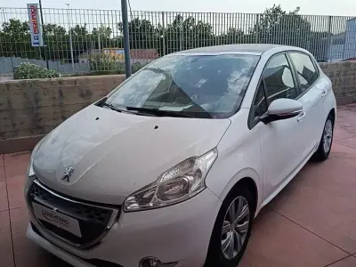 Usata Peugeot 208 68 CV (50 kW) 2012 Bianco Utilitaria