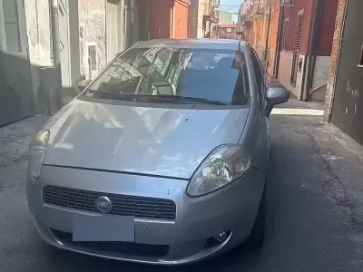 Usata Fiat Grande Punto 75 CV (55 kW) 2007 Grigio Utilitaria